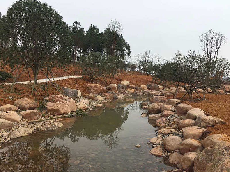 水泥驳岸石假山