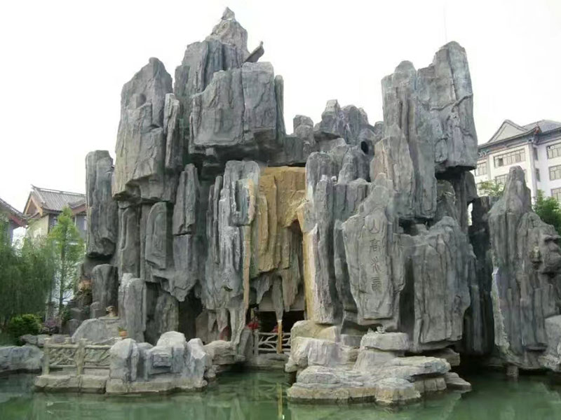 大型水泥塑石假山.jpg