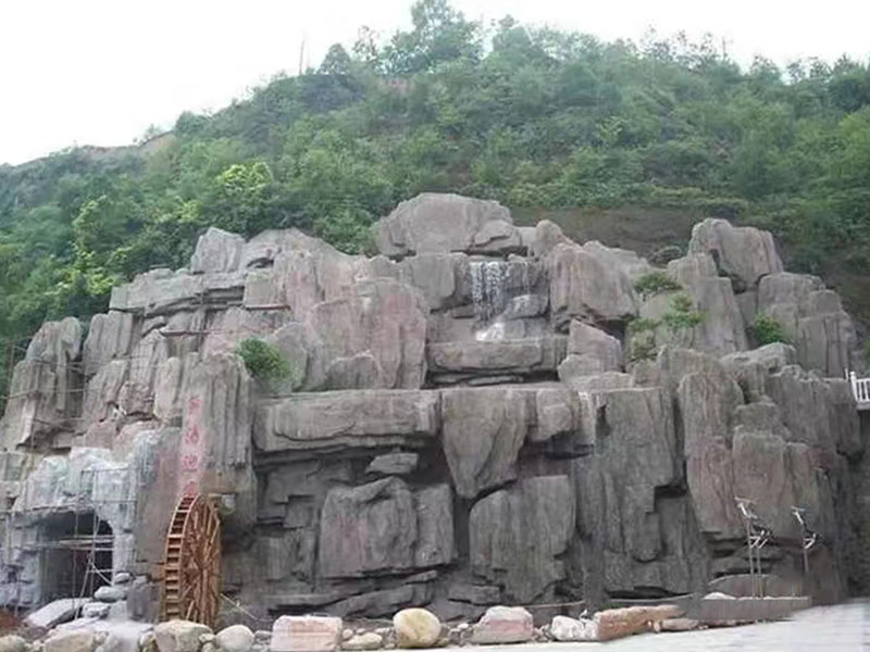 隧道口护坡水泥假山.jpg